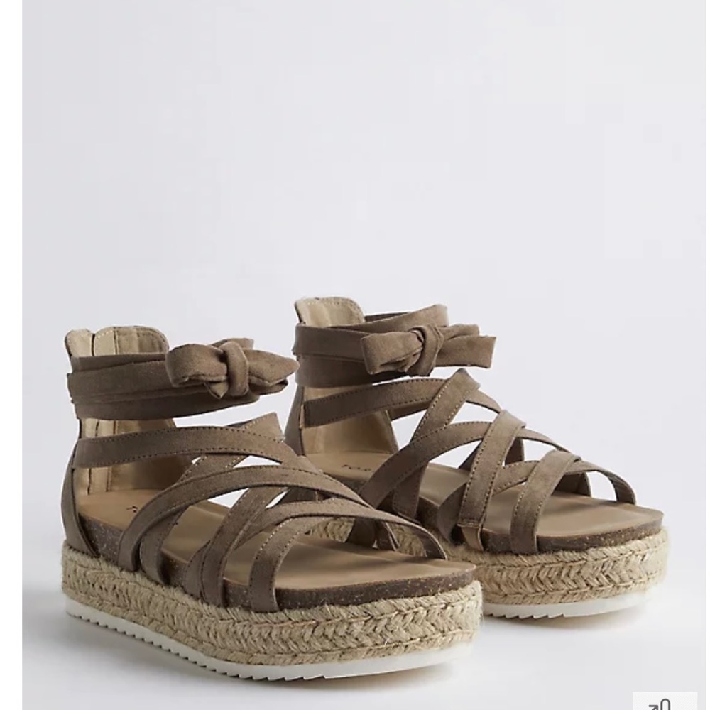 New Torrid STRAPPY FLATFORM SANDAL (WW) 8 - Picture 6 of 7